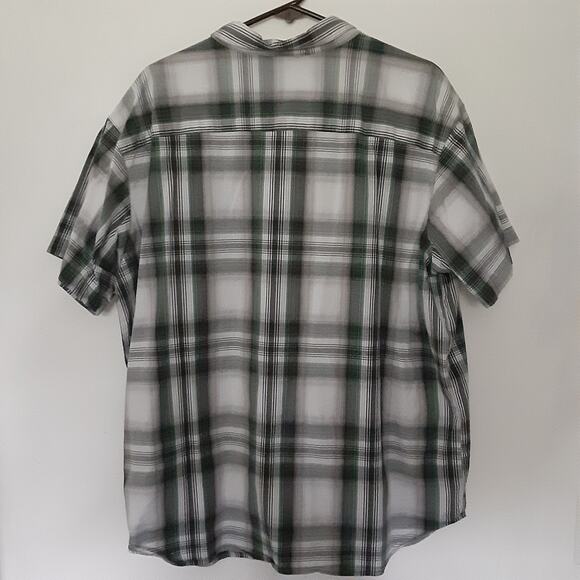 Columbia Short Sleeve Button Up Men's XXL Gray Green White Plaid Shirt Outdoors - Picture 5 of 7